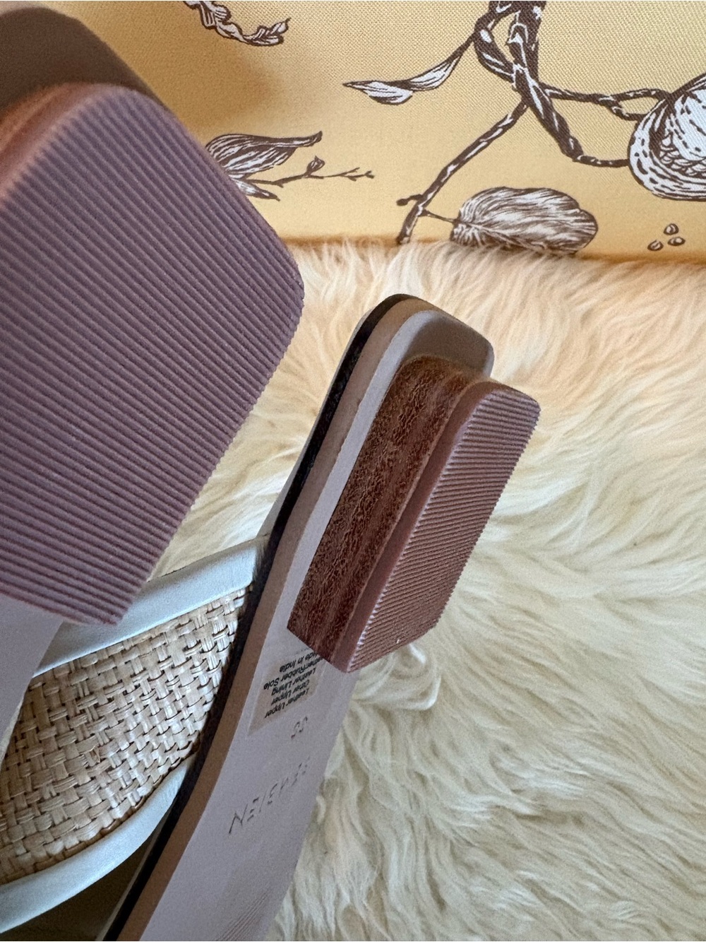 New! Bembien Raffia
Slides - Picture 3 of 5